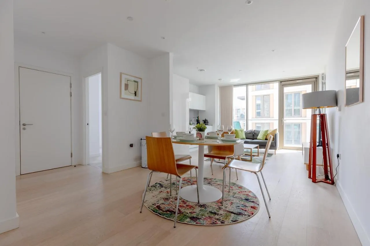 לונדון Dockside Apartment With Scenic Views בריטניה